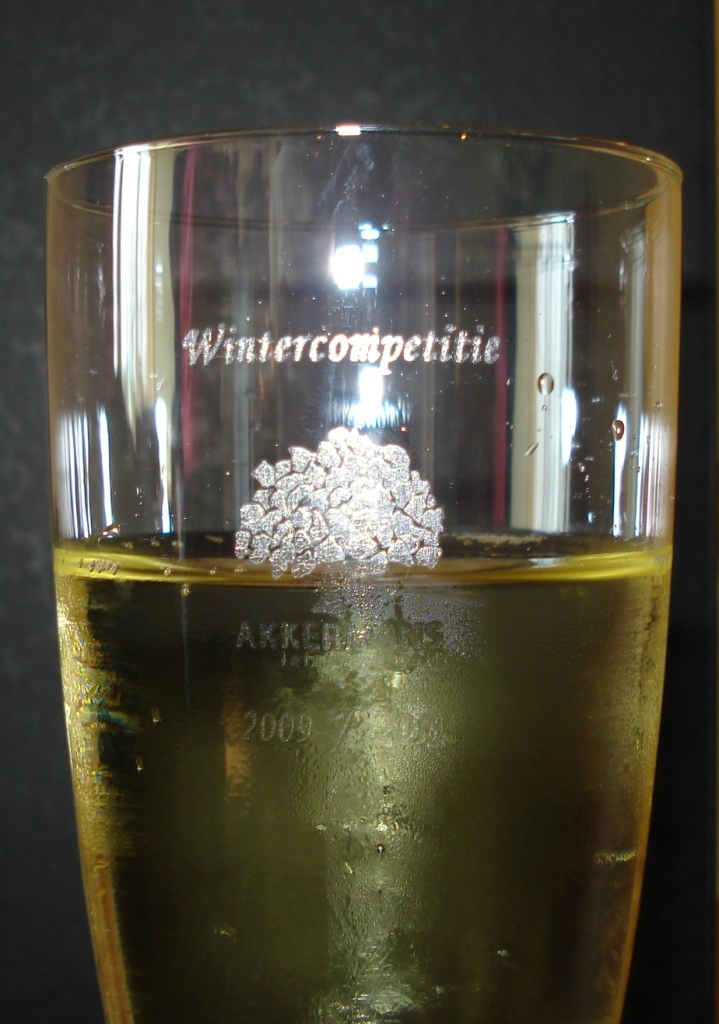 speciaal gegraveerd glas ter afsluiting van de wintercompetitie 2009-2010